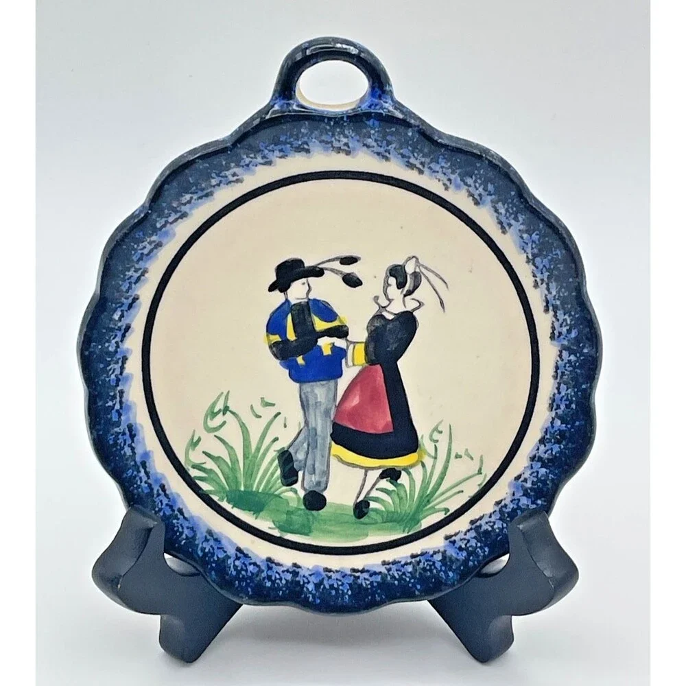 Henriot Quimper Wall Plaque Medallion Petit Breton Courting Couple 4.5